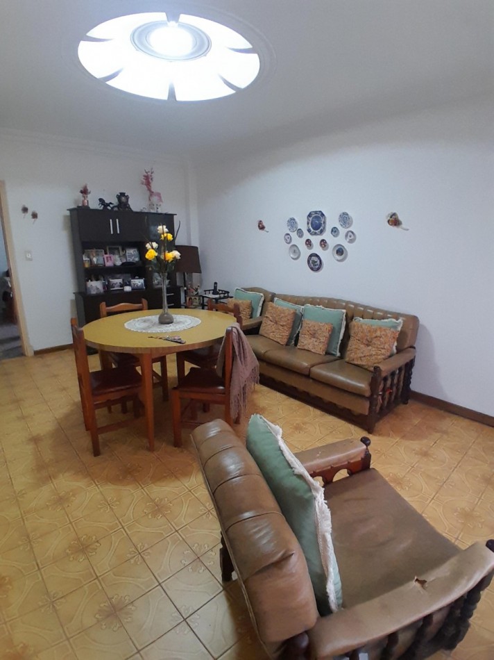 Chalet 3 Amb. Garaje doble, quincho. Villa Primera
