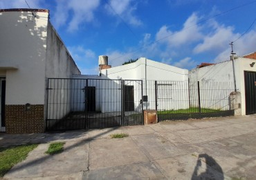 Casa 3 Ambientes, gran parque, entrada de coche. Barrio Florencio Sanchez