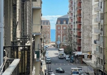 2 Amb. 1/2. C/Balcon a la calle. Zona Plaza Colon