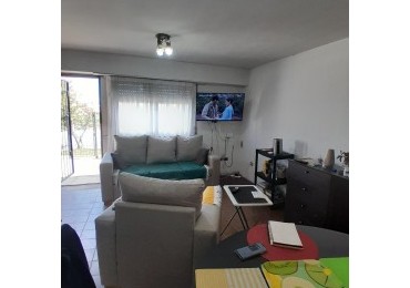 Chalet 3 Ambientes, garaje quincho, patio. Berutti 9400