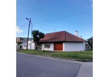 Chalet 3 Amb. Garaje doble, quincho. Villa Primera