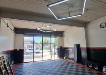 Galpon/ Local, sobre Av. Colon al 7200.