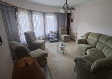 Chalet 5 Ambientes, 4 baños, gran parque sobre lote de 649M2. Villa Primera